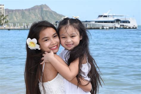 Oahu Photos Tale Of Two Sisters