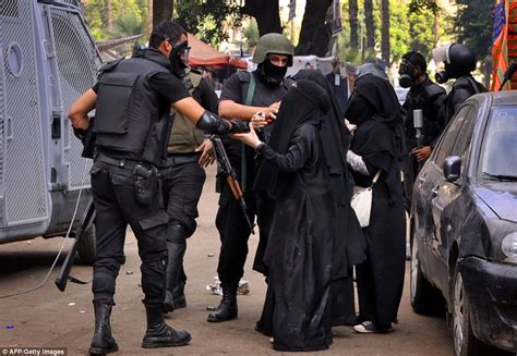 Est100 一些攝影some Photos Egyptian Security Forces Riot Police Deadly Crackdown Under Curfew