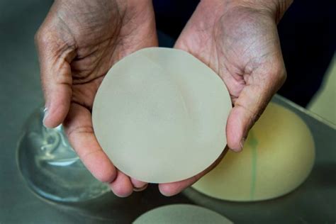 Breast Implant Cancer Risk Prompts Growing Number Of Women To Have Them Removed The Operating