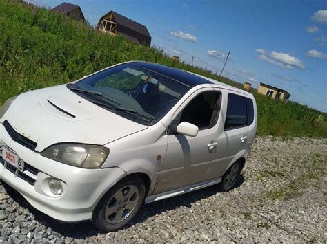 Daihatsu Yrv I At