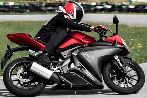 Light weight, but heavy on the fun factor. Yamaha YZF-R125 Actionfotos