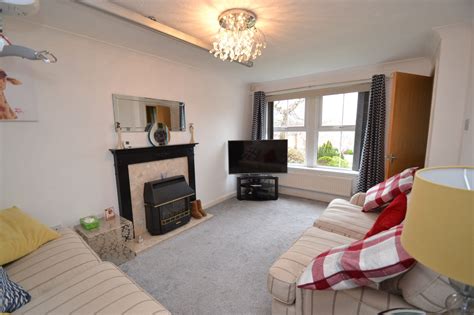 4 Bedroom Detached House For Sale In 17 Cote Farm Lane Thackley Bd10