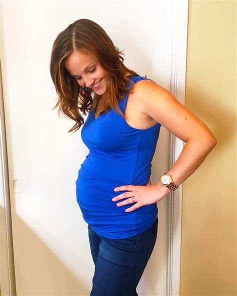 Svarney27 Glowing As She Shows Off Her Baby Bump In Stitchfix