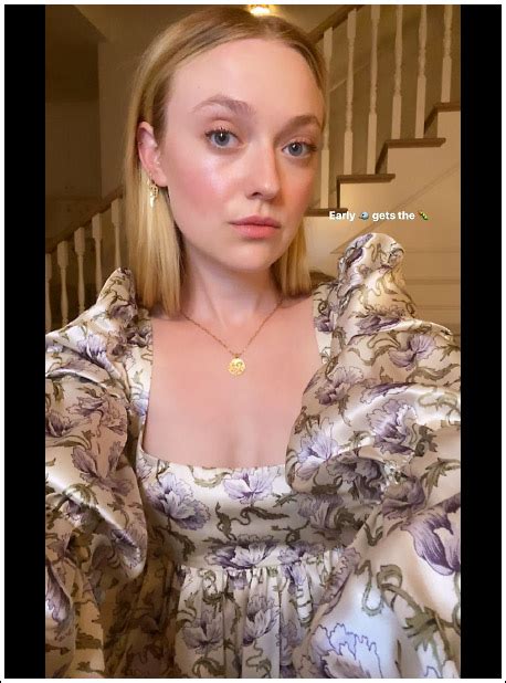 Dakota Fanning Selfies Her Massive Braless Bosomcleavage Laptrinhx