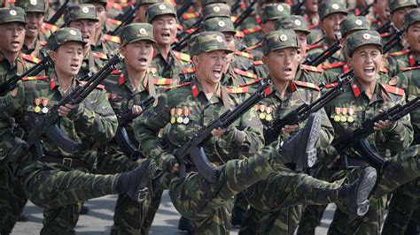 Nordkoreanische Armee Hält Zum 85 Geburstag Die Größte Militärübung Ab