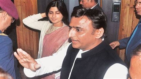 Up Cm Akhilesh Yadav Stuck In Vidhan Sabha Elevator For Half An Hour