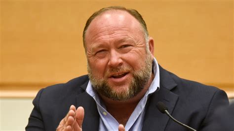 Us Conspiracy Theorist Alex Jones Fronts Trial In Connecticut For