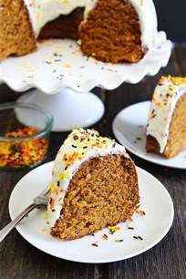 I know that bundt cakes are a little old school. Pumpkin Bundt Cake with Cream Cheese Frosting | RecipeLion.com