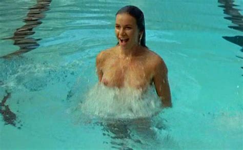 Naked Valérie Kaprisky In Une Glace Avec Deux Boules