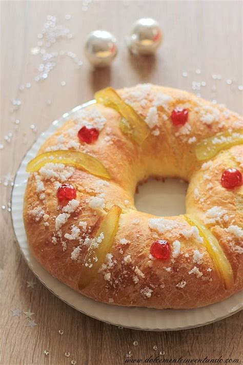 Questo tipico dolce nazionale spagnolo, preparato con pochi e semplici ingredienti, è ottimo per riscaldare le mani, il palato e anche il cuore. Il "Roscón de Reyes" (ciambella dei Re Magi) è un dolce ...