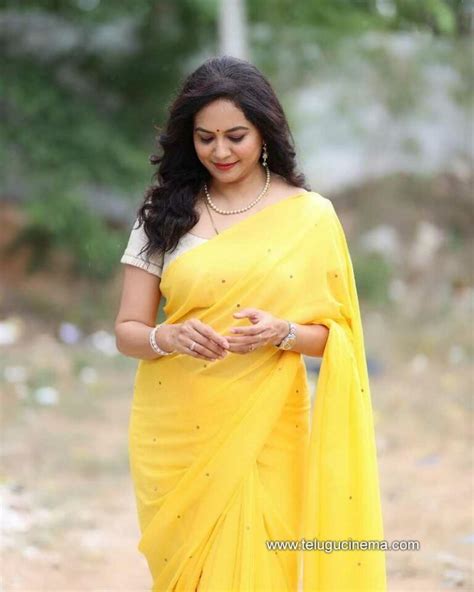 Singer Sunitha In A Yellow Saree Telugu Cinema