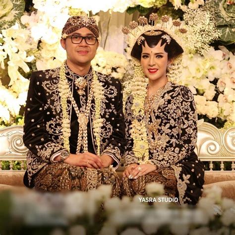 Pakaian Pengantin Adat Jawa Basahan