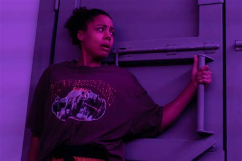 Netflix kullanıcılarından "dehşet verici" dizi uyarısı: "Tek başınıza