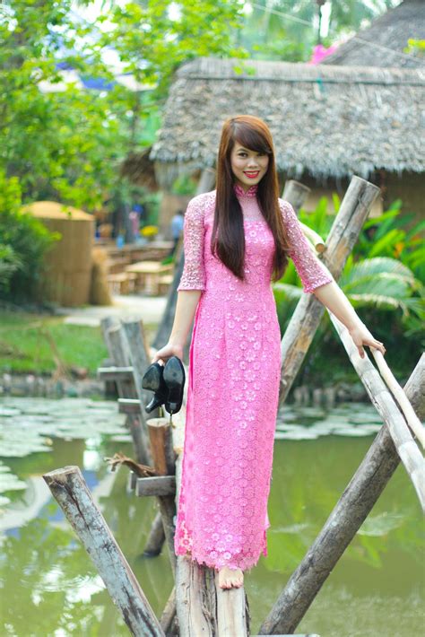 Vietnamese ao dai | Vietnamese long dress, Vietnamese ...