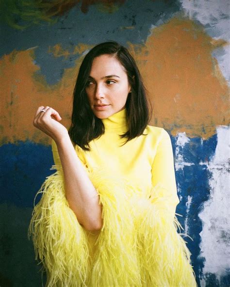 Gal Gadot Looks Incredible In A Yellow Feathered Dress Hello