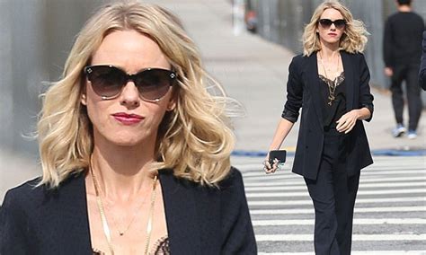 naomi watts looks strained as split from liev schreiber is revealed daily mail online