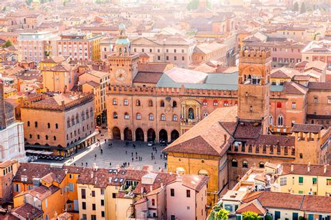 A Stroll Through Medieval Bologna | ITALY Magazine