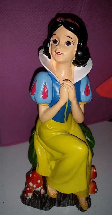 Disney Snow White And Seven Dwarfs Snow White Resin Garden Statue