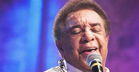 A assessoria de imprensa do artista emitiu o seguinte comunicado: Agnaldo Timóteo respira com ajuda de aparelhos | Revista ...