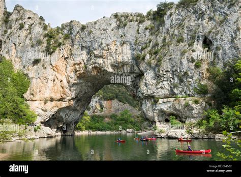 Pont Darc Arche Naturelle Sur La Rivière Ardèche Gorges De Lardèche