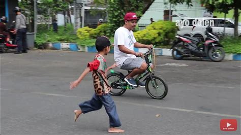 Tutorial Menjadi Bapak Yang Baik Mengajari Anak Naik Sepeda Youtube