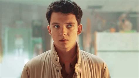 sex education asa butterfield divulga que 3ª temporada da série terá passagem de tempo