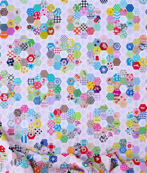 This modern grandmother's flower garden applique quilt pattern includes: Red Pepper Quilts: A Scrappy Grandmother's Flower Garden ...