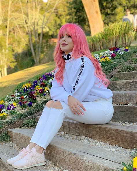Pin By Flotsam Jetsam On Gender Fluid Fashion White Jeans Pink Hair