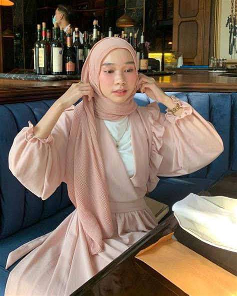 pin by kaashifah smith on islamic fashion in 2022 gaya model pakaian model pakaian model