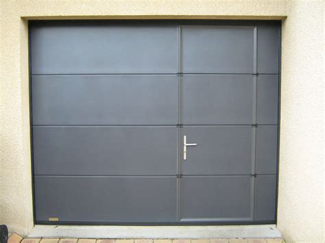La porte sectionnelle à ouverture latérale evolution libère l'espace sous plafond. porte de garage plastique - ciuen.fr