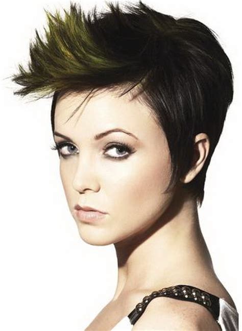 Boy cuts are popular amongst women who prefer short low maintenance hair as it can be quickly styled these days many women celebrities are sporting short boy cuts with confidence and femininity. Kurzhaarschnitt rundes gesicht
