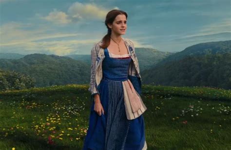 Qui Chante Dans La Belle Et La Bete Le Film - La Belle et la Bête : Emma Watson chante Belle et nous émerveille