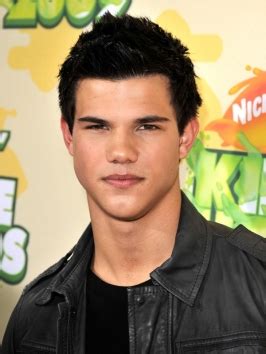 Taylor Lautner Hairstyles Becomegorgeous Com