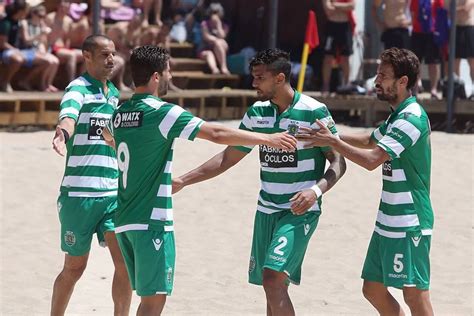 O futebol de praia ou futebol de areia é uma variação do futebol jogado na areia. Futebol de praia | Sports, Sports jersey, Wrestling