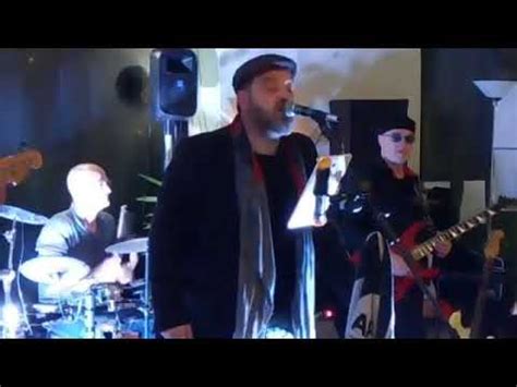 Presente sul mercato dal 1992, oggi acqua & sapone è la piu grande catena della bellezza e dell' igiene, l'unica che nel suo settore offre un servizio completo ai suoi clienti. La Cerchia di Dalla ( Acqua e Sapone) - YouTube