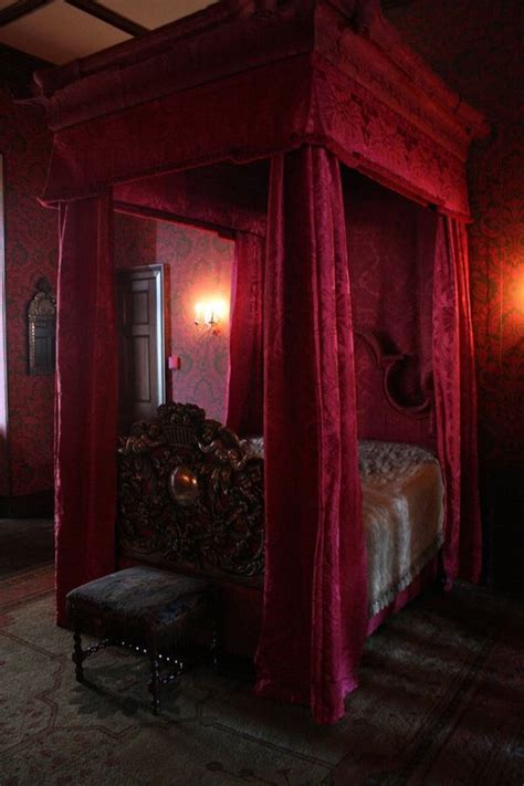 mysterious gothic bedroom interior design ideas