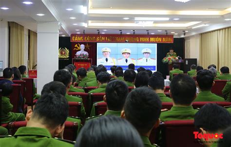 Nguyễn tuấn anh, sinh năm 1968, quê quán tại tỉnh nghệ an, thiếu tướng công an nhân dân việt nam, cục trưởng cục cảnh sát phòng cháy chữa cháy và cứu nạn cứu hộ. Lực lượng Cảnh sát PCCC và CNCH phát động học tập tấm ...