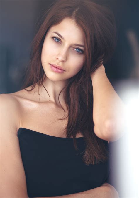 Laura B Amaze Models