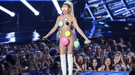 Miley Cyrus At Vmas Free New Album Nip Slips And More Variety