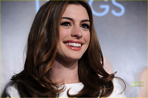 Anne Hathaway And Jake Gyllenhaal Love And Other Drugs Opening Night