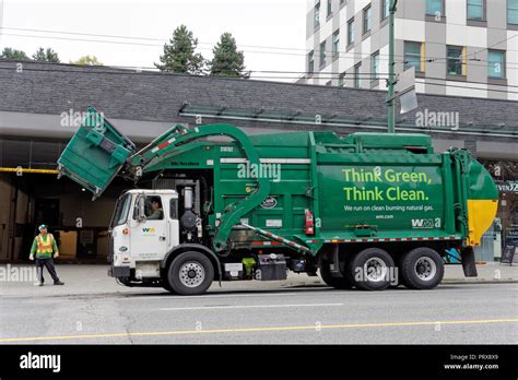 Green Clean Energy Solid Waste Management Garbage Truck Lifting A
