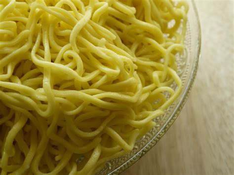 Nah untuk kali ini saya akan memberi resep tentang cara membuat mie kuning pedas. Wired to the World...: Mee Kuning...