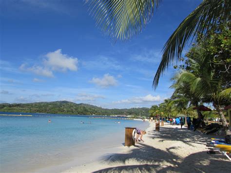 Mahogany Bay Roatan Honduras November 2016 Free Beach At The Port