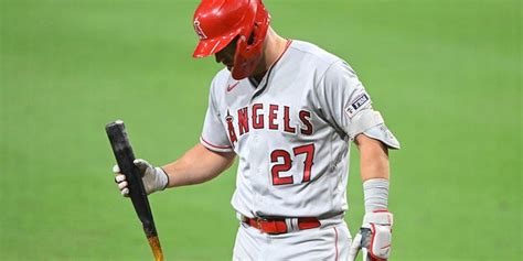 Angels Mike Trout Leaves Game With Wrist Injury I Cant Describe The