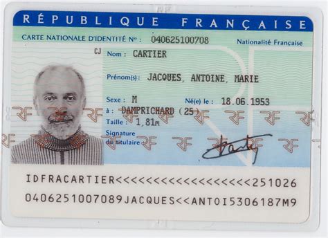 Pour une première demande ou un renouvellement, la demande d'obtention d'une carte. Identités