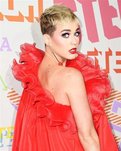 Katy Perry Shoots Down Plastic Surgery Rumors ‘i Havent Had Any Newsggo