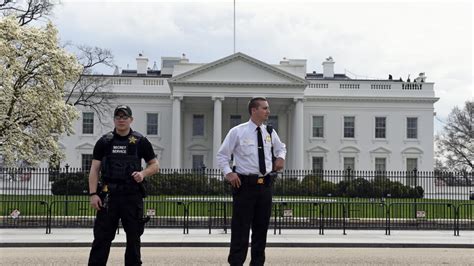 At the white house i saw barack obamadas weiße haus, ein gebäude in washington, d. Cyber-Attacke: Russen sollen sich ins Weiße Haus gehackt ...