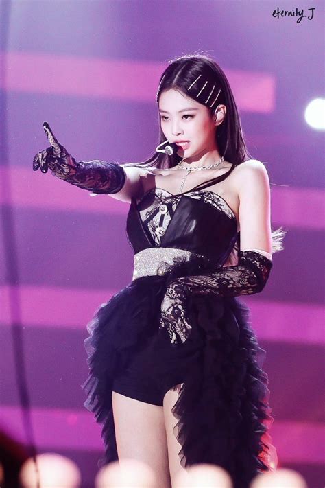 Jennie showed her excitement while the costume jennie dressed on the last stage of solo highlighted her loveliness more than ever. Jennie Pics (@Jenniekimvv) | Twitter | Ünlüler, Kızlar ...