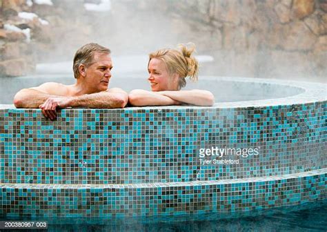 mature couple hot tub foto e immagini stock getty images