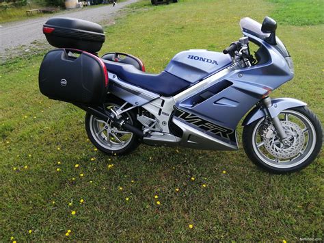 The honda vfr 750 f model is a unspecified category bike manufactured by honda. Honda VFR 750 F 750 cm³ 1994 - Pieksämäki - Moottoripyörä ...